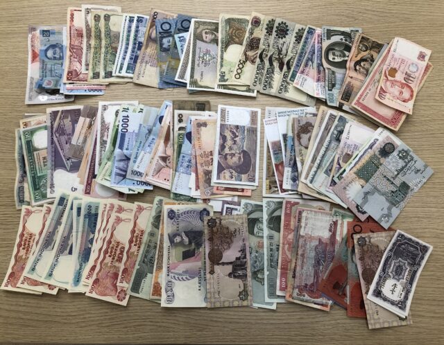 外国紙幣　世界各国　いろいろをお買取り😊