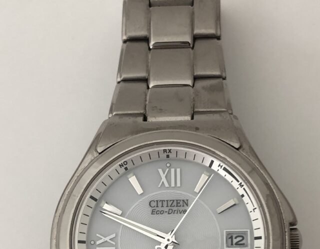 シチズン　H110　アテッサ ホワイト ソーラー メンズ腕時計をお買取り😌！