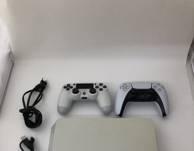 PS4本体　コントローラー　本体CUH-2200Aをお買取り(＾ω＾)